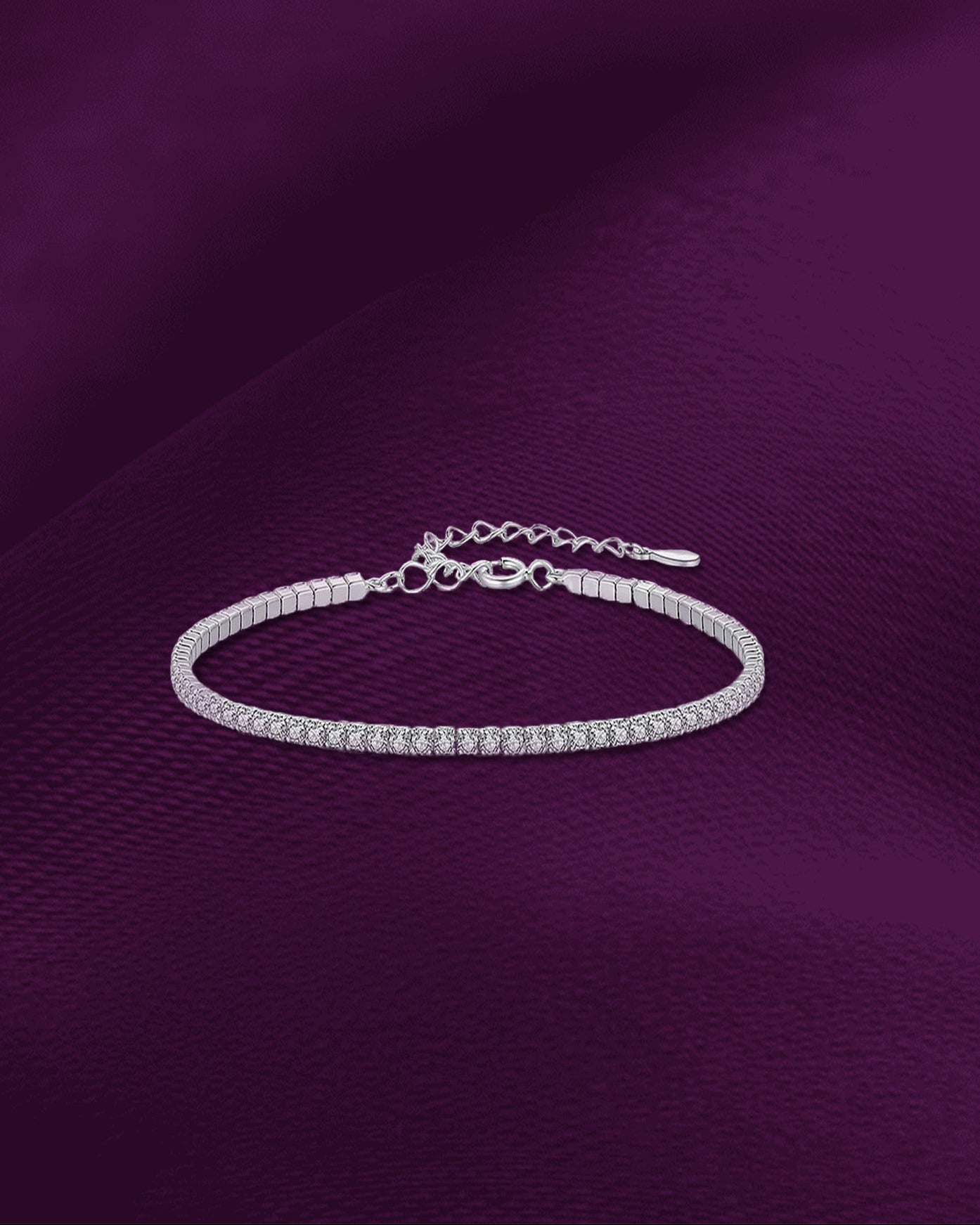 سوار تنس فضي رفيع – أنيق من الفضة مزين بأحجار متلألئة