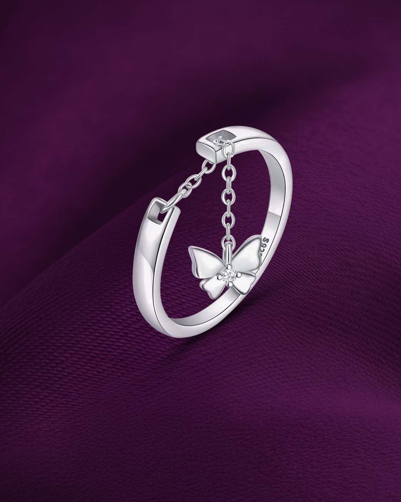 خاتم فضة بلمسة فراشة رقيقة