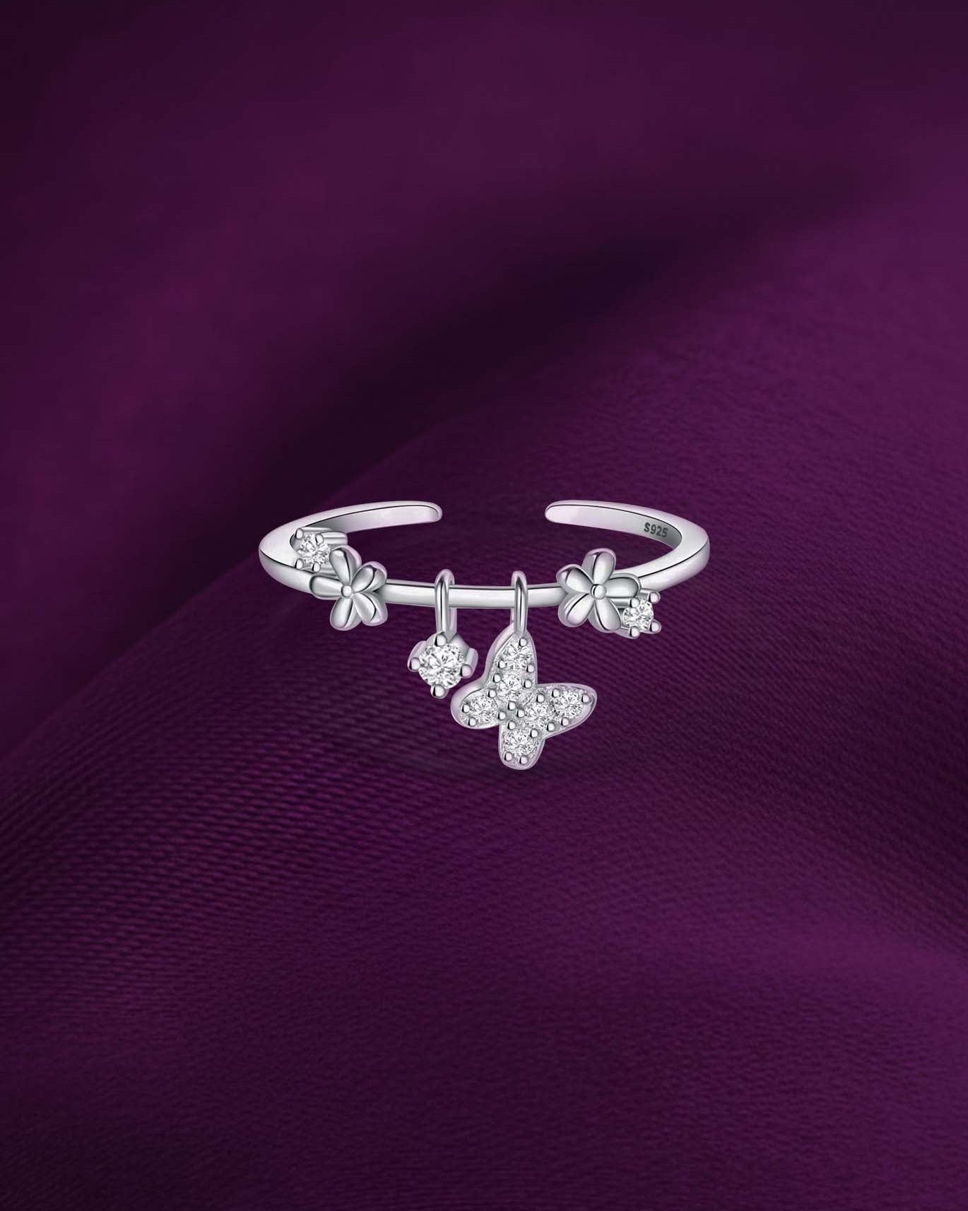 خاتم فضة بلمسة فراشة وزهور رقيقة