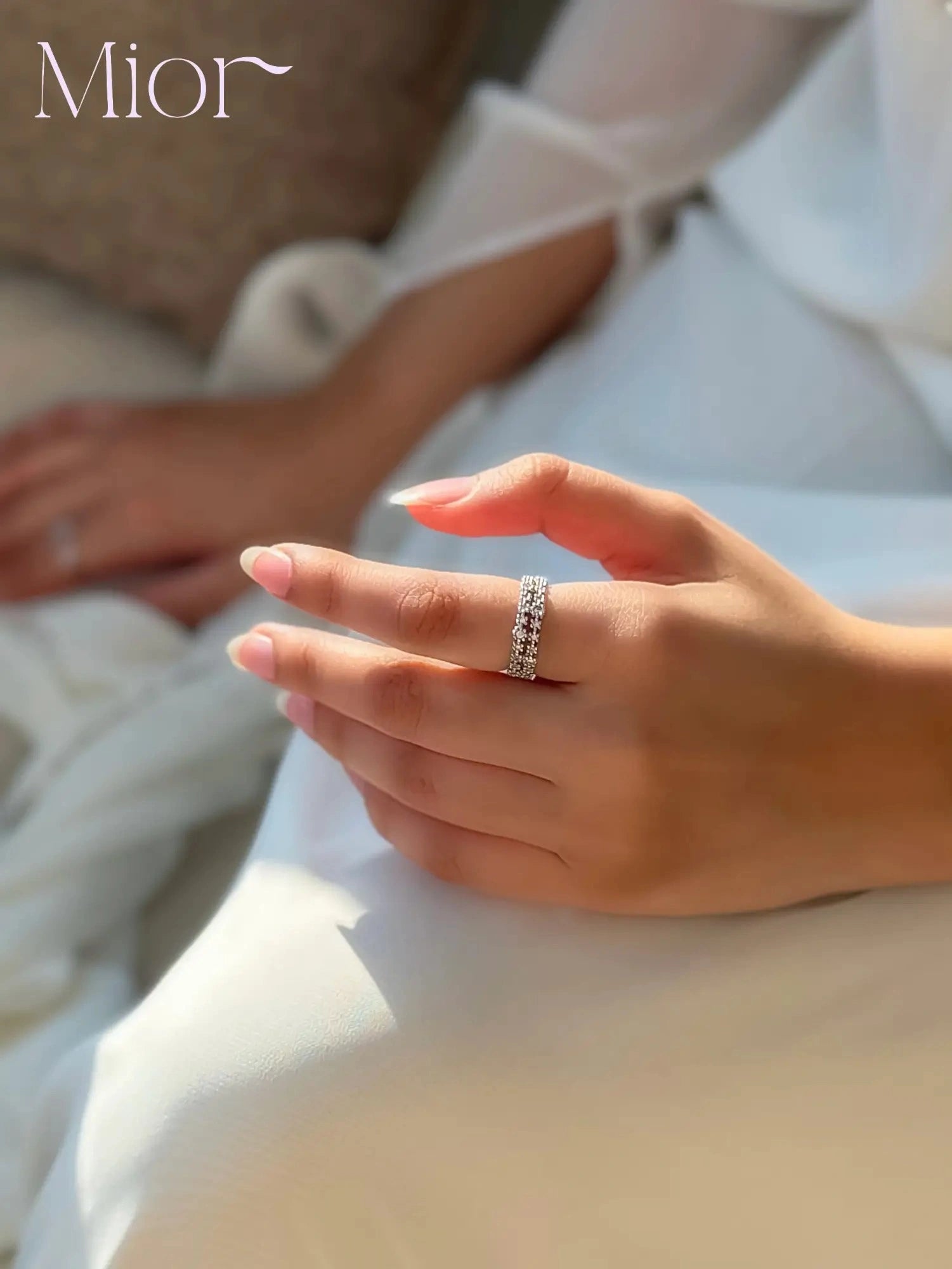 Silver Filigree Pavé Ring – Elegant & Sparkling Design 